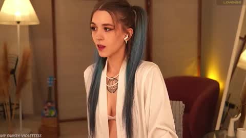 violettessa online show from November 2025 12:31:02 PM