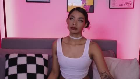 Violet online show from November 2025 03:16:01 AM