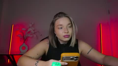 Snapshot of viollasinzz chatting on October 2025 10:19:02 AM Violla online show from October 2025 10:19:02 AM