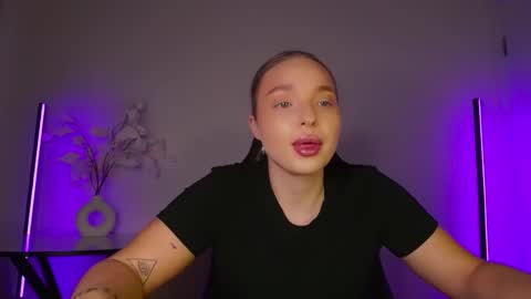 Snapshot of viollasinzz chatting on November 2025 11:21:02 AM Violla online show from November 2025 11:21:02 AM