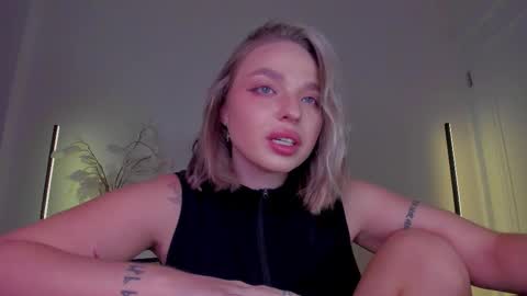 Snapshot of viollasinzz chatting on November 2025 04:07:02 AM Violla online show from November 2025 04:07:02 AM