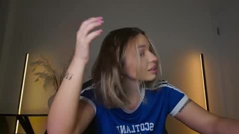 Snapshot of viollasinzz chatting on November 2025 08:25:01 AM Violla online show from November 2025 08:25:01 AM