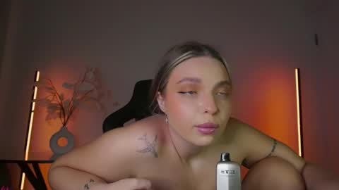 Snapshot of viollasinzz chatting on November 2025 05:11:01 AM Violla online show from November 2025 05:11:01 AM