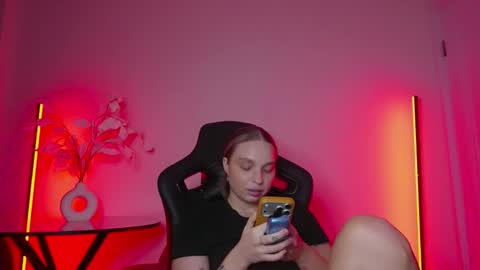 Snapshot of viollasinzz chatting on December 2025 01:49:02 PM Violla online show from December 2025 01:49:02 PM