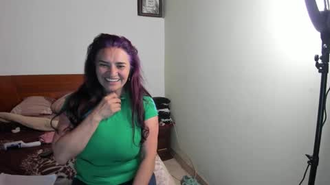 Snapshot of violleeet_ chatting on December 2025 05:12:02 AM violleeet_ online show from December 2025 05:12:02 AM