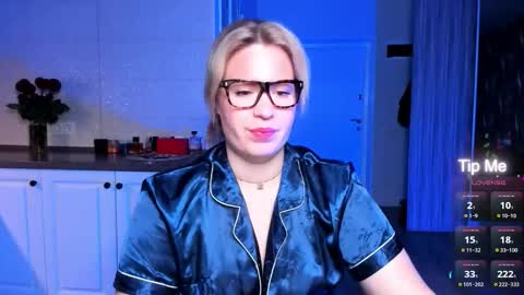 Snapshot of vip_juicy chatting on October 2025 04:34:02 AM VelvettTime online show from October 2025 04:34:02 AM