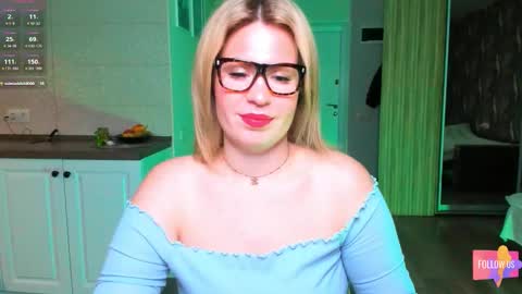 Snapshot of vip_juicy chatting on November 2025 03:56:01 PM VelvettTime online show from November 2025 03:56:01 PM