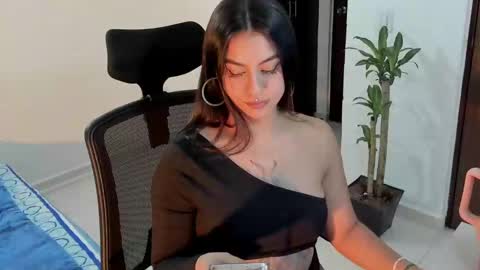 Snapshot of virtual111_ chatting on February 2025 12:14:01 AM Lu online show from February 2025 12:14:01 AM