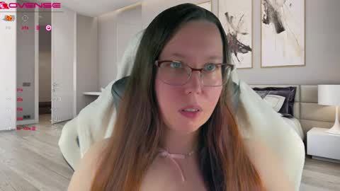 Victoria Romans online show from September 2025 12:07:01 PM