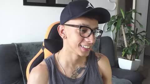 Snapshot of vito_benz chatting on October 2025 04:24:02 PM VITO BENZ online show from October 2025 04:24:02 PM