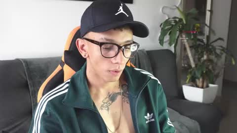 Snapshot of vito_benz chatting on October 2025 12:09:02 PM VITO BENZ online show from October 2025 12:09:02 PM