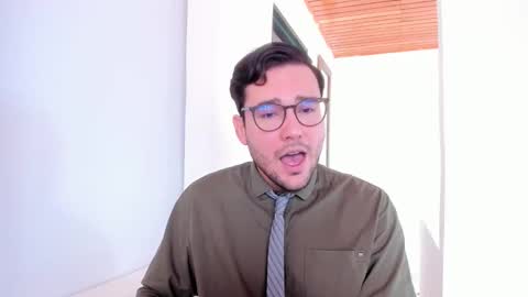 Vito Ferrer online show from November 2025 03:51:01 PM