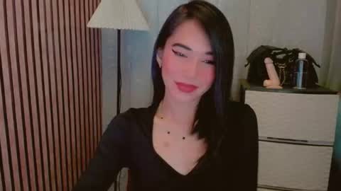 Snapshot of vivahotbabessandra chatting on May 2026 12:27:01 AM SANDRA GOING YOU online show from May 2026 12:27:01 AM
