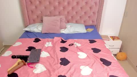 Snapshot of vivi_cooper chatting on January 2025 05:09:01 AM vivi cooper online show from January 2025 05:09:01 AM