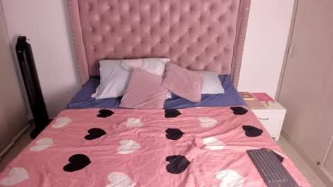 Snapshot of vivi_cooper chatting on March 2025 03:43:02 AM vivi cooper online show from March 2025 03:43:02 AM