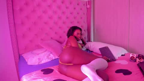 Snapshot of vivi_cooper chatting on September 2025 02:45:01 AM vivi cooper online show from September 2025 02:45:01 AM