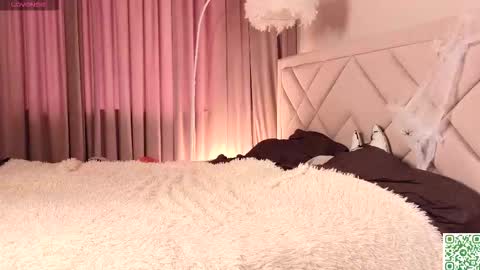 You like my friends can call me LUNA  This is my first day here online show from November 2025 07:10:02 AM