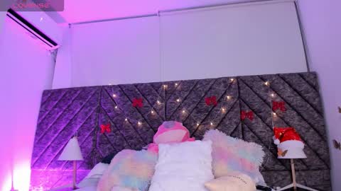 Viviana  online show from December 2025 01:46:02 AM