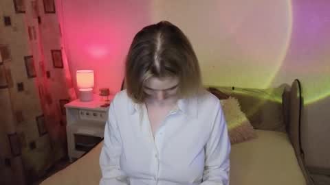 Snapshot of vivian_alison chatting on December 2025 06:25:01 PM vivian_alison online show from December 2025 06:25:01 PM