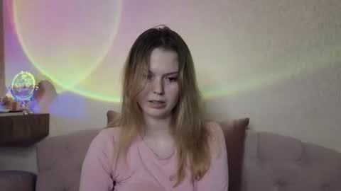 Snapshot of vivian_alison chatting on June 2026 06:21:02 PM vivian_alison online show from June 2026 06:21:02 PM