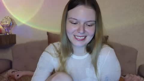 Snapshot of vivian_alison chatting on June 2026 07:02:01 PM vivian_alison online show from June 2026 07:02:01 PM