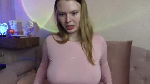Snapshot of vivian_alison chatting on July 2026 07:31:01 PM vivian_alison online show from July 2026 07:31:01 PM