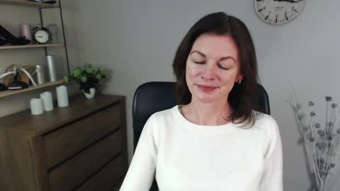 Vivian online show from December 2024 06:43:01 AM