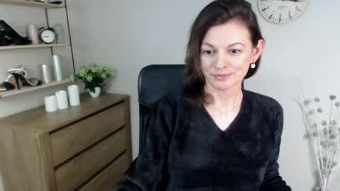 Vivian online show from January 2025 09:43:02 AM