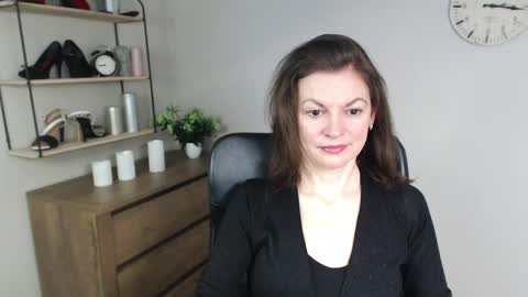 Vivian online show from January 2025 07:43:01 AM