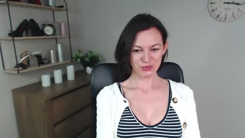 Vivian online show from January 2025 12:48:02 PM