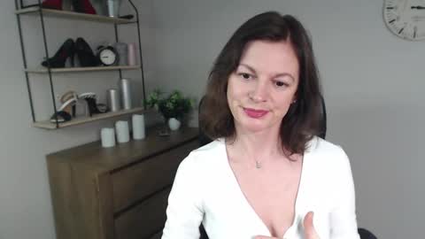 Vivian online show from February 2025 02:20:01 PM