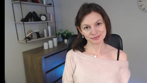 Vivian online show from February 2025 10:27:02 AM