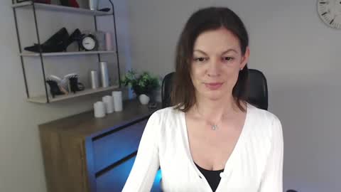 Vivian online show from February 2025 07:52:02 AM