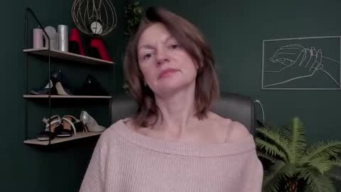 Vivian online show from November 2025 06:57:01 AM