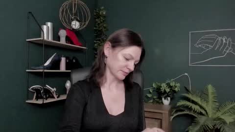 Vivian online show from February 2026 07:01:01 AM