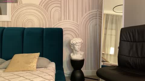 Vivian Evans online show from February 2026 12:14:02 AM