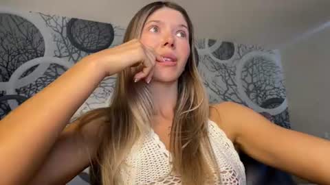 Snapshot of vivian_evans_ chatting on July 2026 03:23:01 AM Vivian Evans online show from July 2026 03:23:01 AM