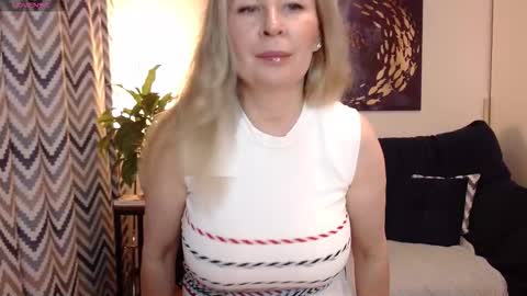 Vivian online show from November 2025 06:08:02 PM