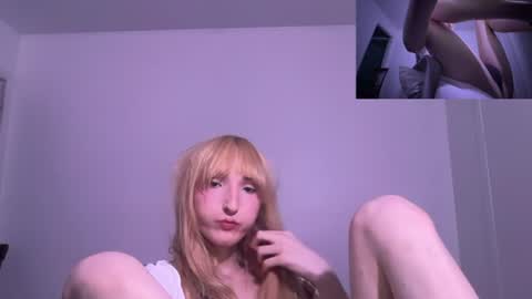 Snapshot of vivianlayxxx chatting on June 2026 02:05:02 AM vivian layy online show from June 2026 02:05:02 AM