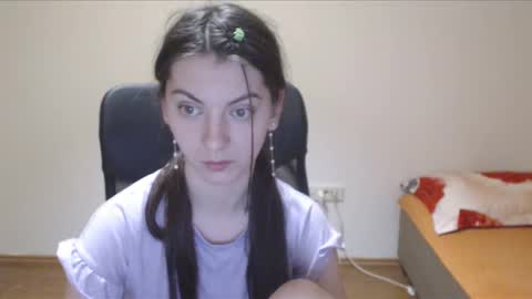 Snapshot of vivianngray chatting on December 2024 02:13:02 AM Vivian Gray online show from December 2024 02:13:02 AM