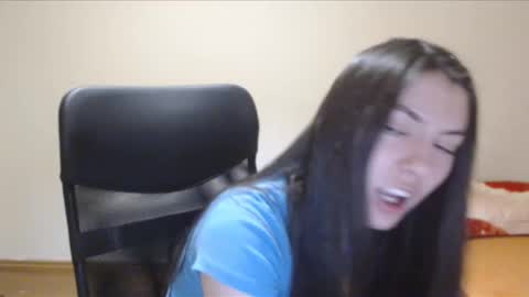 Snapshot of vivianngray chatting on December 2024 04:00:01 PM Vivian Gray online show from December 2024 04:00:01 PM