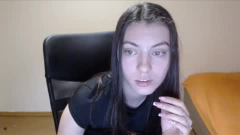 Snapshot of vivianngray chatting on December 2024 05:29:01 PM Vivian Gray online show from December 2024 05:29:01 PM