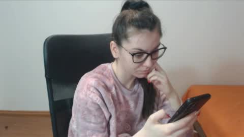 Snapshot of vivianngray chatting on February 2025 04:29:01 PM Vivian Gray online show from February 2025 04:29:01 PM