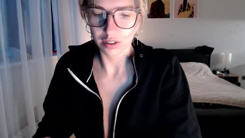 VI       online show from February 2025 05:04:01 AM