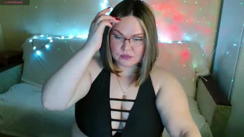 Vivien online show from March 2025 08:29:02 PM
