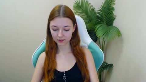 Vivien online show from February 2025 12:54:01 AM