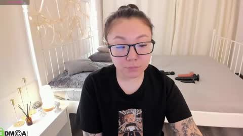 Snapshot of vivien_montclair chatting on April 2026 11:29:02 PM Vivien online show from April 2026 11:29:02 PM