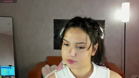 vivien_ross online show from May 2026 01:00:01 AM