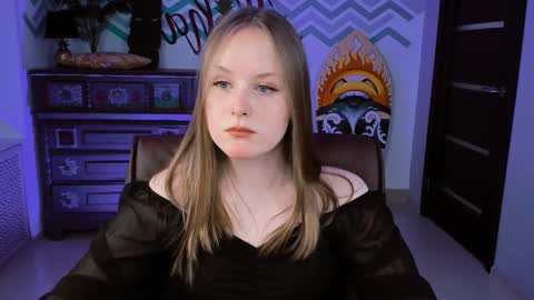 Vivien online show from March 2025 01:08:01 PM