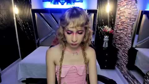 Snapshot of vivienne_hadid chatting on June 2026 05:28:02 PM vivienne hadid online show from June 2026 05:28:02 PM
